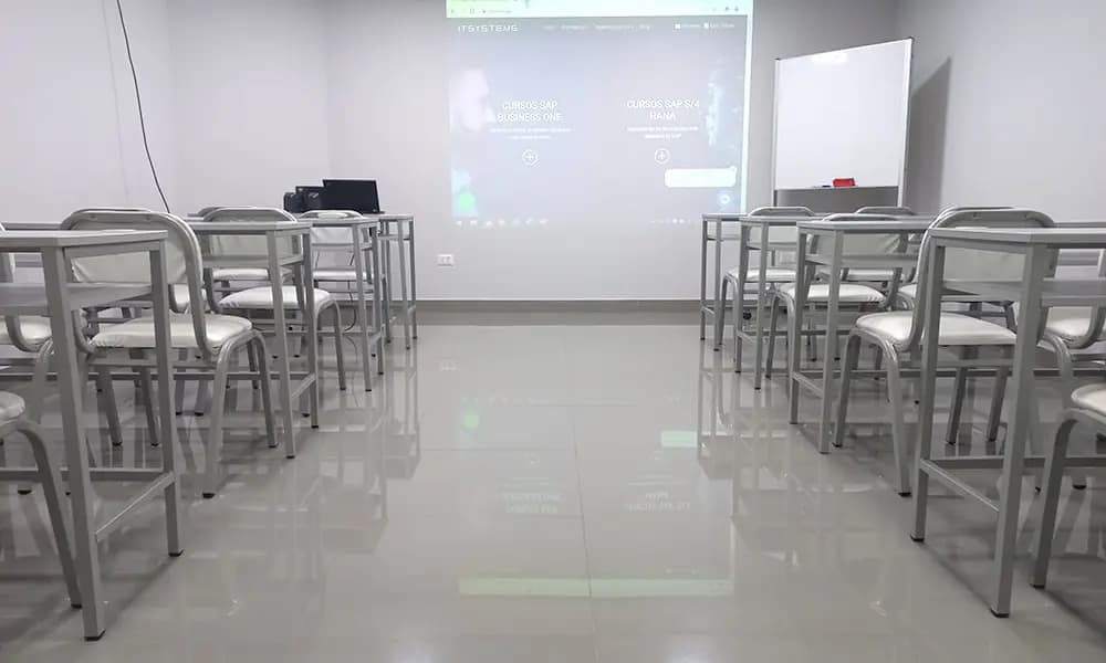 Área común para coffee break junto al auditorio